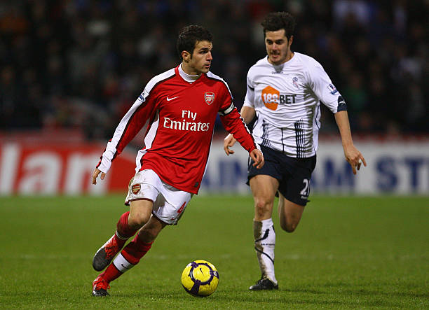 球摆脱防守 球摆脱防守