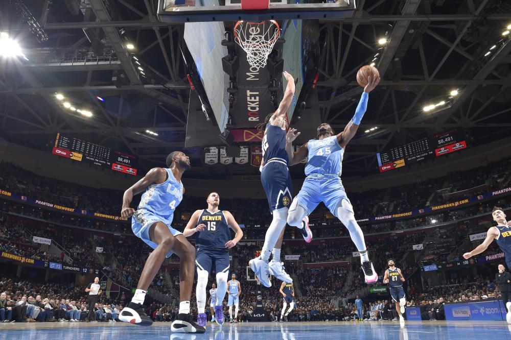 笔涉及足坛 笔涉及足坛